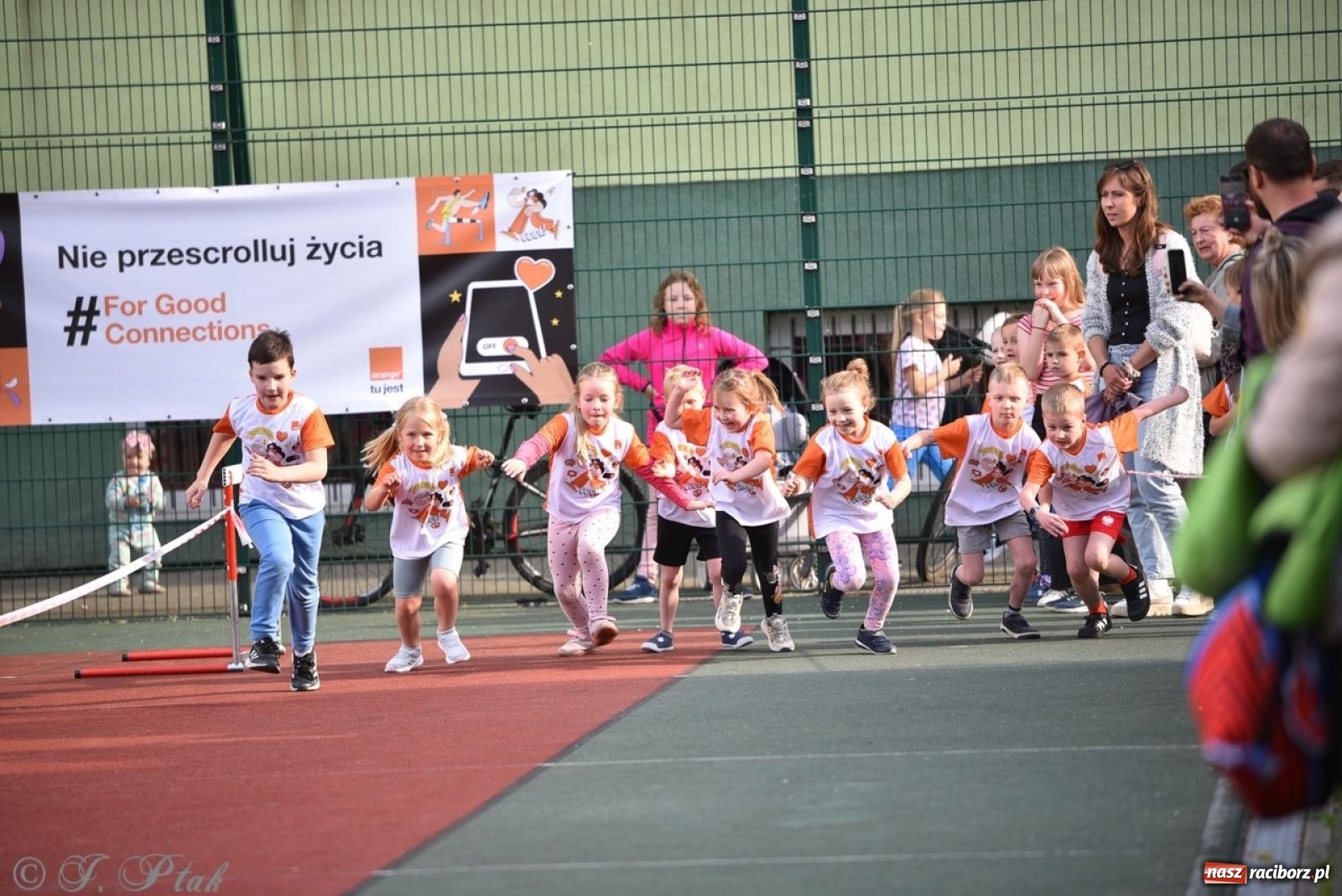 Zdjęcie w galerii na portalu naszraciborz.pl: Raciborski Test Sprawności - dzień pierwszy za nami, dziś drugi dzień ćwiczeń wiadomości z regionu