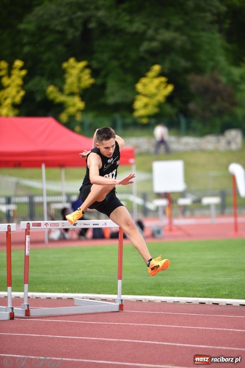 Zdjęcie w galerii na portalu naszraciborz.pl: Mistrzostwa województwa śląskiego w lekkoatletyce w Raciborzu U18, U20 i seniorzy wiadomości z regionu