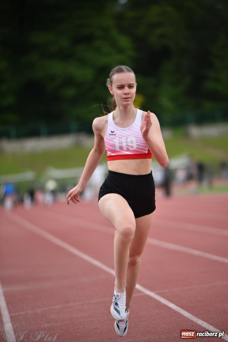 Zdjęcie w galerii na portalu naszraciborz.pl: Mistrzostwa województwa śląskiego w lekkoatletyce w Raciborzu U18, U20 i seniorzy wiadomości z regionu