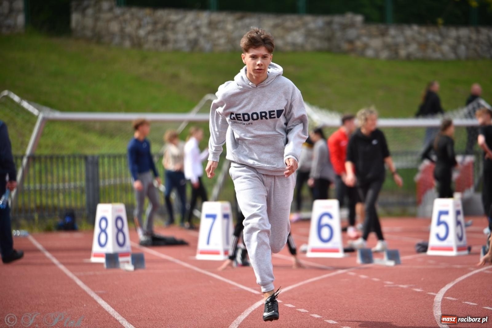 Zdjęcie w galerii na portalu naszraciborz.pl: Mistrzostwa województwa śląskiego w lekkoatletyce w Raciborzu U18, U20 i seniorzy wiadomości z regionu