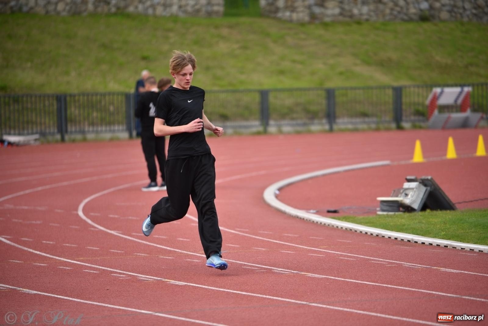 Zdjęcie w galerii na portalu naszraciborz.pl: Mistrzostwa województwa śląskiego w lekkoatletyce w Raciborzu U18, U20 i seniorzy wiadomości z regionu