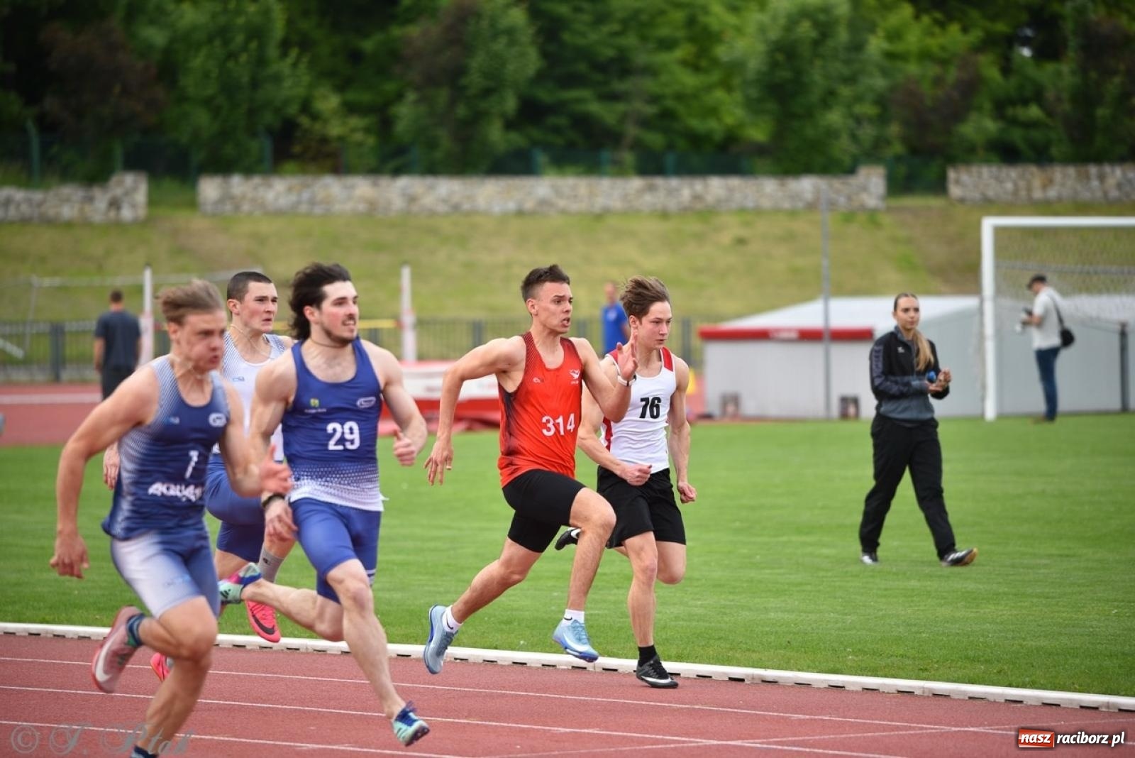 Zdjęcie w galerii na portalu naszraciborz.pl: Mistrzostwa województwa śląskiego w lekkoatletyce w Raciborzu U18, U20 i seniorzy wiadomości z regionu
