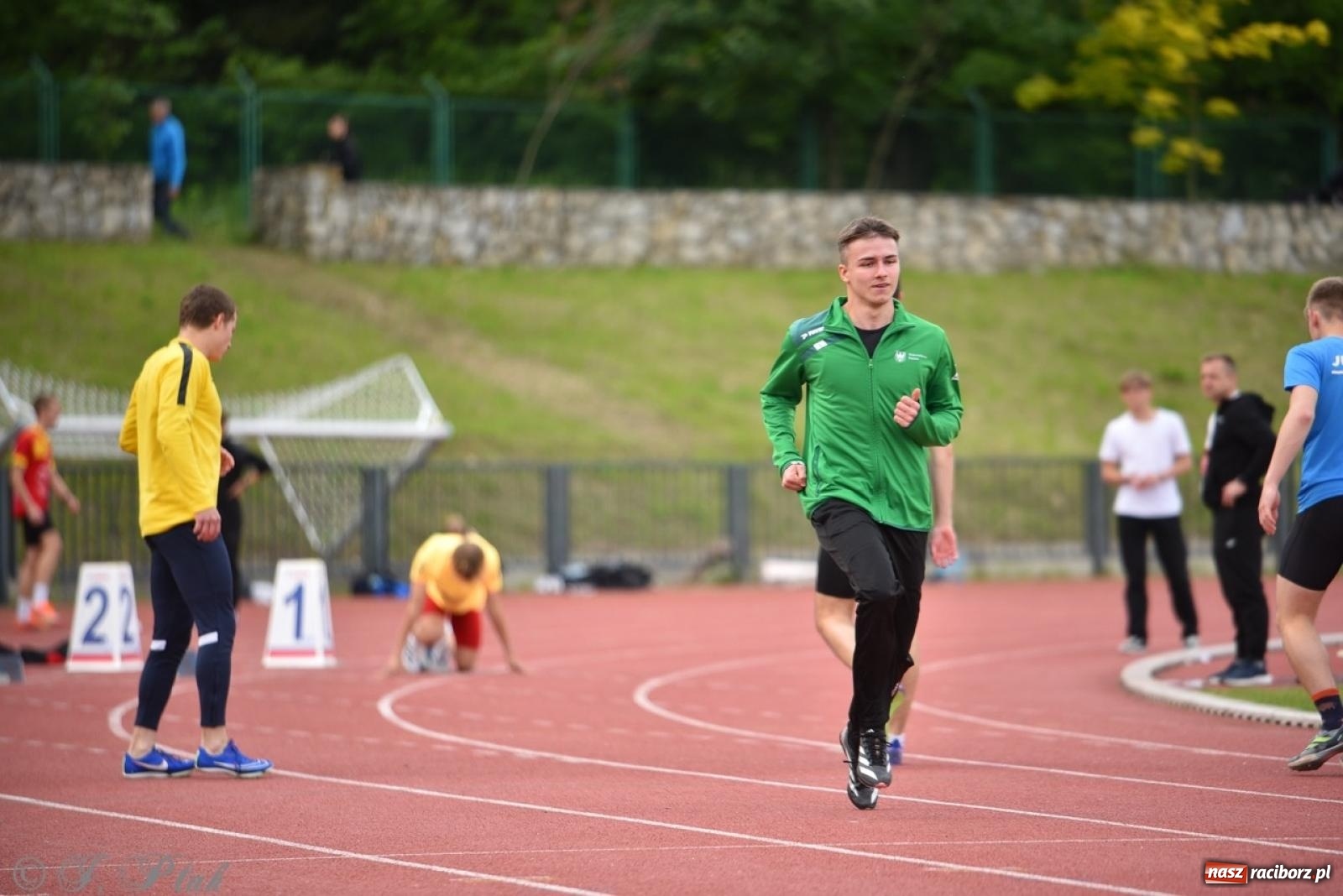 Zdjęcie w galerii na portalu naszraciborz.pl: Mistrzostwa województwa śląskiego w lekkoatletyce w Raciborzu U18, U20 i seniorzy wiadomości z regionu