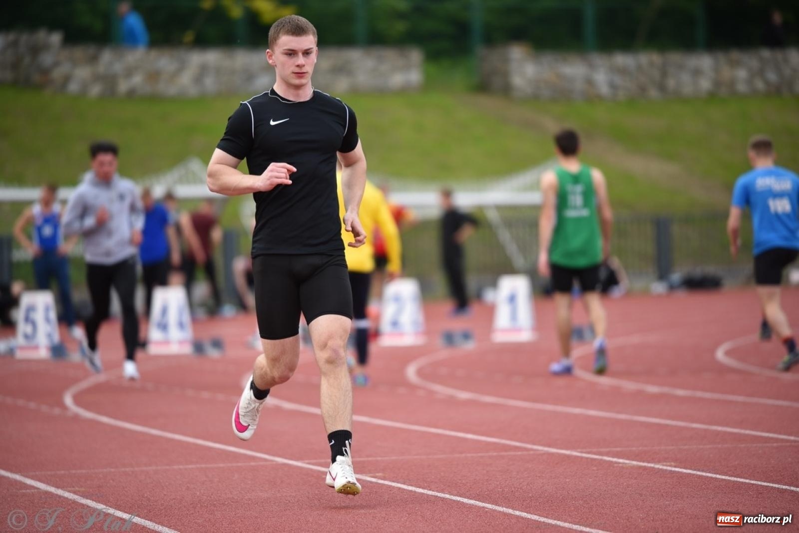 Zdjęcie w galerii na portalu naszraciborz.pl: Mistrzostwa województwa śląskiego w lekkoatletyce w Raciborzu U18, U20 i seniorzy wiadomości z regionu