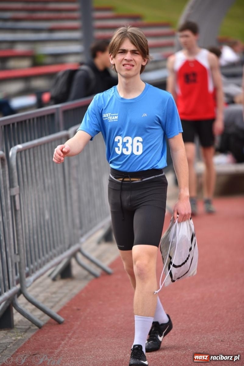 Zdjęcie w galerii na portalu naszraciborz.pl: Mistrzostwa województwa śląskiego w lekkoatletyce w Raciborzu U18, U20 i seniorzy wiadomości z regionu