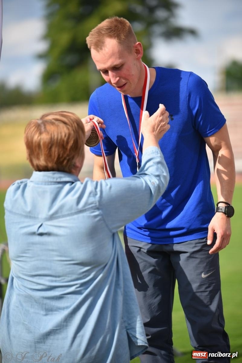 Zdjęcie w galerii na portalu naszraciborz.pl: Mistrzostwa województwa śląskiego w lekkoatletyce w Raciborzu U18, U20 i seniorzy wiadomości z regionu