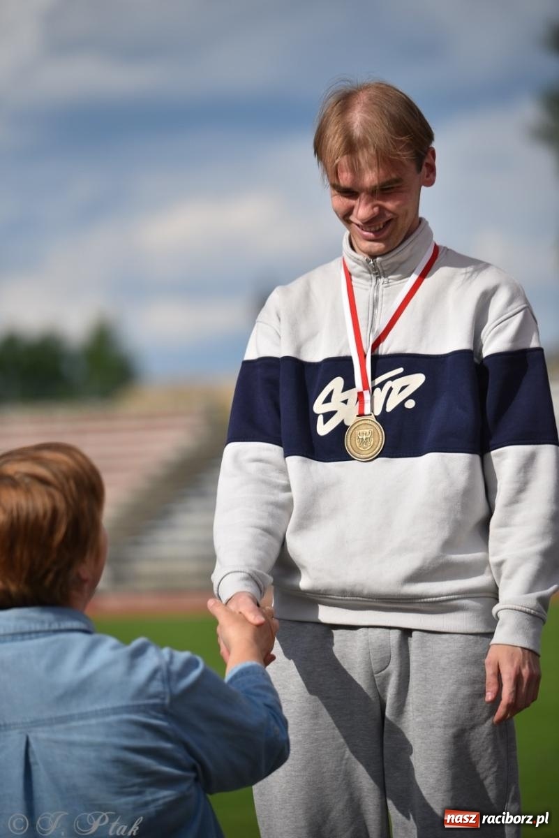Zdjęcie w galerii na portalu naszraciborz.pl: Mistrzostwa województwa śląskiego w lekkoatletyce w Raciborzu U18, U20 i seniorzy wiadomości z regionu
