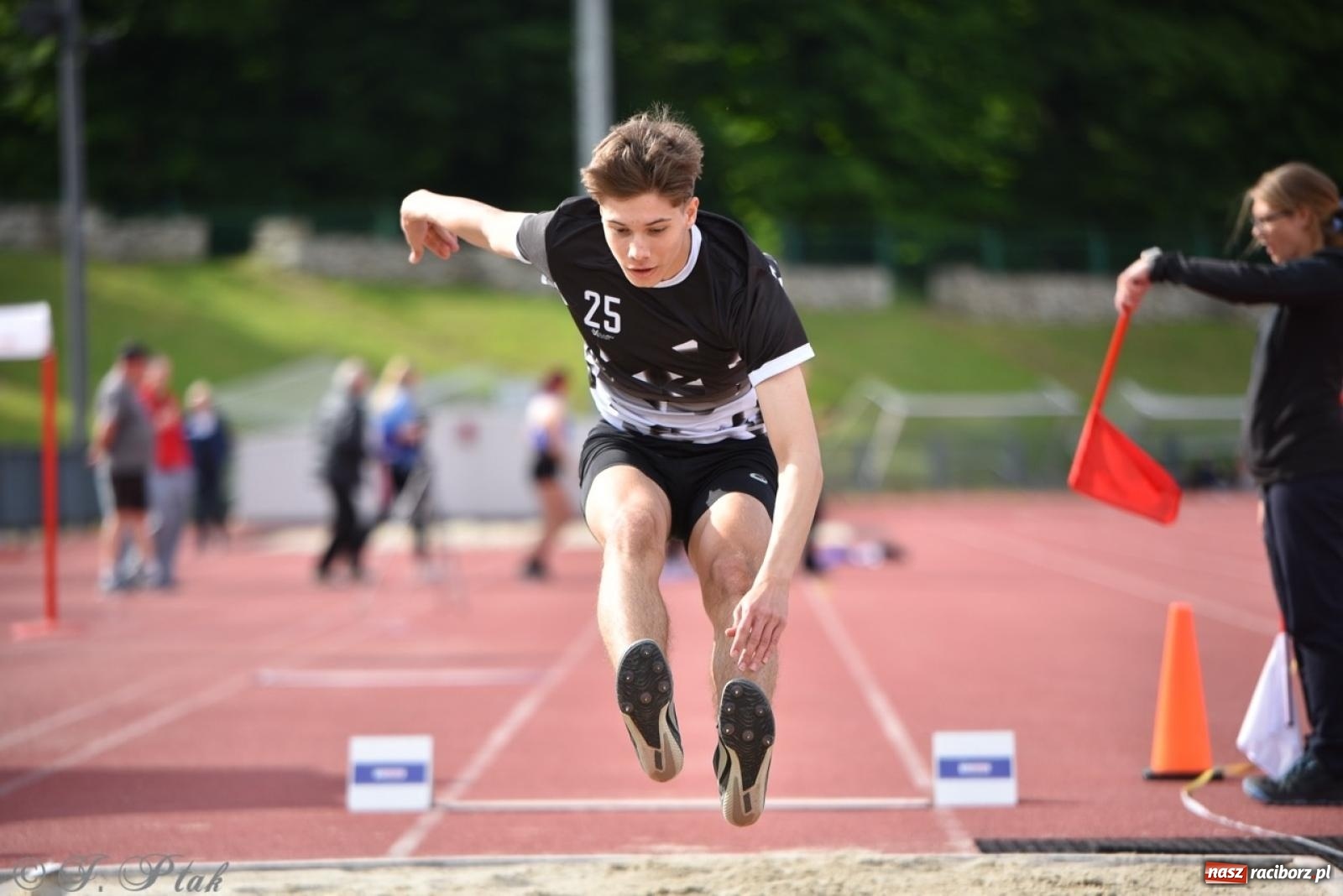 Zdjęcie w galerii na portalu naszraciborz.pl: Mistrzostwa województwa śląskiego w lekkoatletyce w Raciborzu U18, U20 i seniorzy wiadomości z regionu