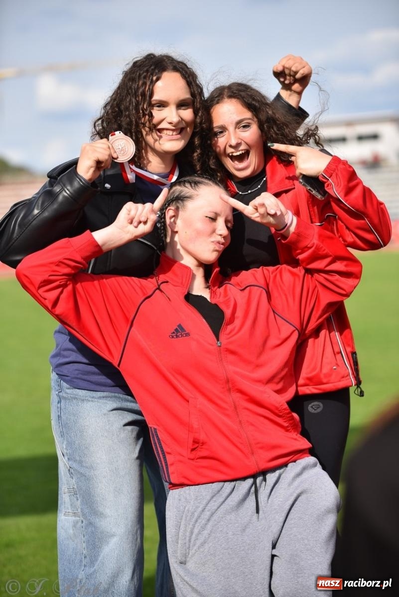 Zdjęcie w galerii na portalu naszraciborz.pl: Mistrzostwa województwa śląskiego w lekkoatletyce w Raciborzu U18, U20 i seniorzy wiadomości z regionu