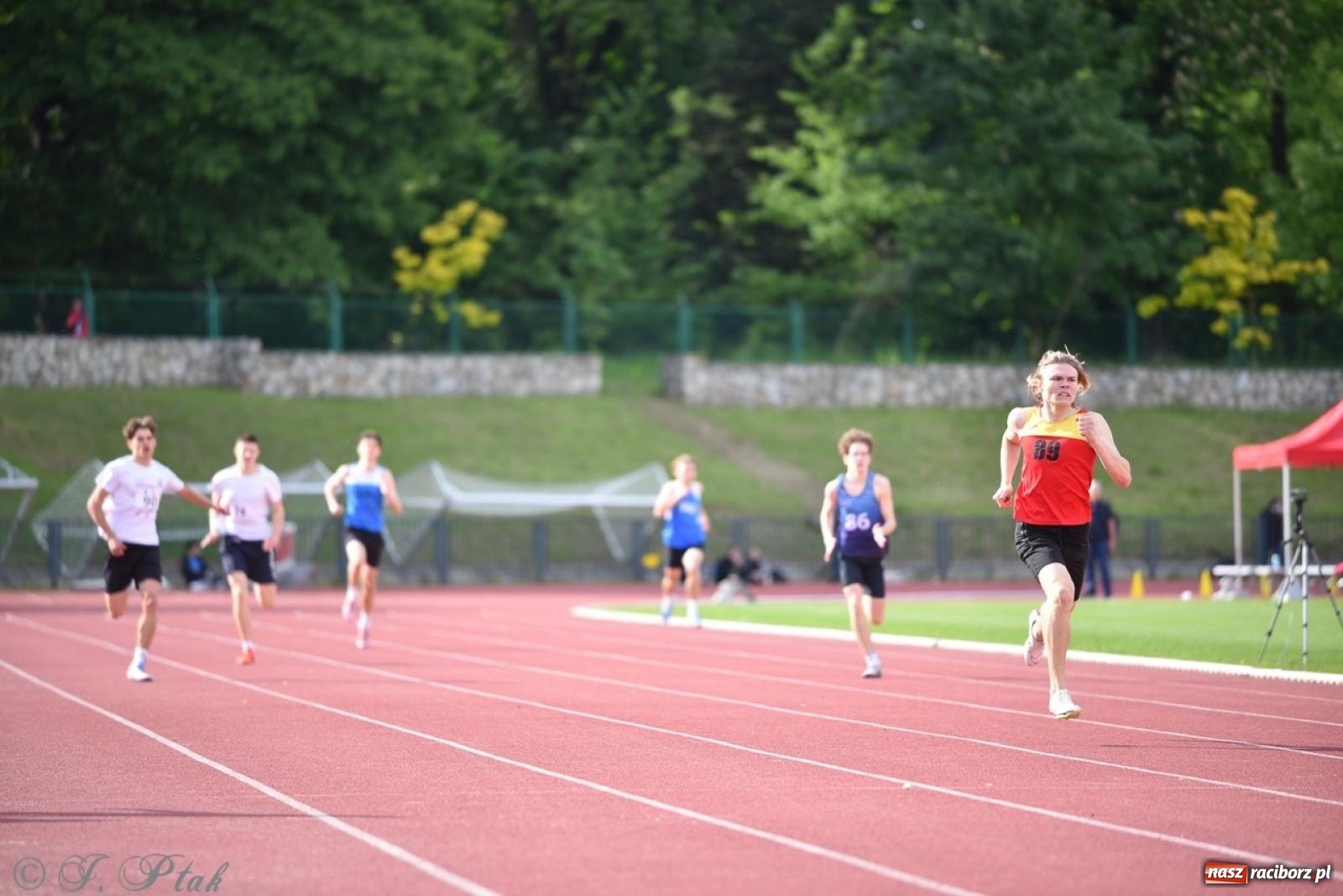 Zdjęcie w galerii na portalu naszraciborz.pl: Mistrzostwa województwa śląskiego w lekkoatletyce w Raciborzu U18, U20 i seniorzy wiadomości z regionu
