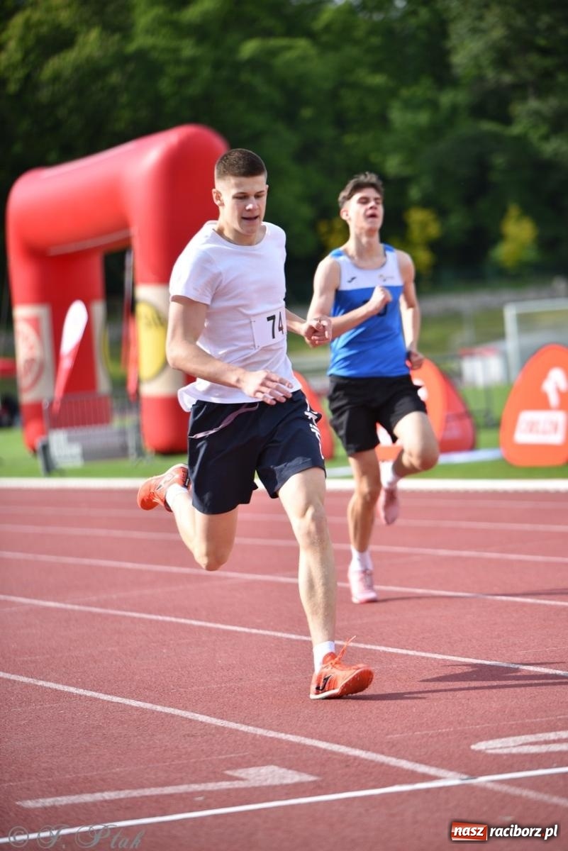 Zdjęcie w galerii na portalu naszraciborz.pl: Mistrzostwa województwa śląskiego w lekkoatletyce w Raciborzu U18, U20 i seniorzy wiadomości z regionu