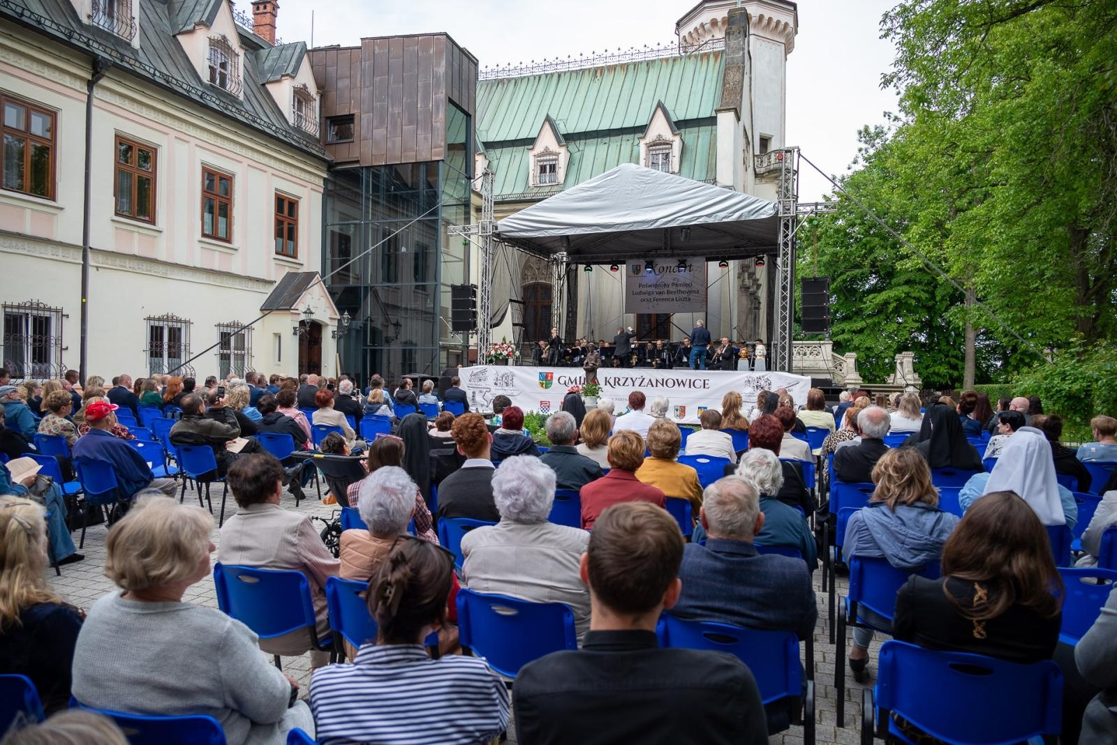 Zdjęcie w galerii na portalu naszraciborz.pl: Koncert poświęcony pamięci Beethovena i Liszta w Krzyżanowicach wiadomości z regionu
