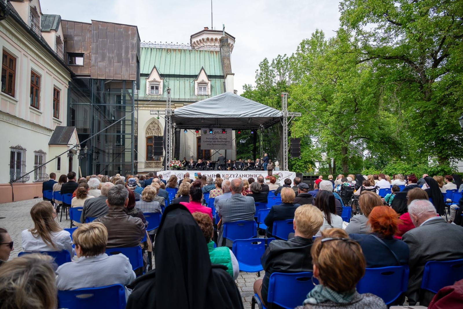 Zdjęcie w galerii na portalu naszraciborz.pl: Koncert poświęcony pamięci Beethovena i Liszta w Krzyżanowicach wiadomości z regionu