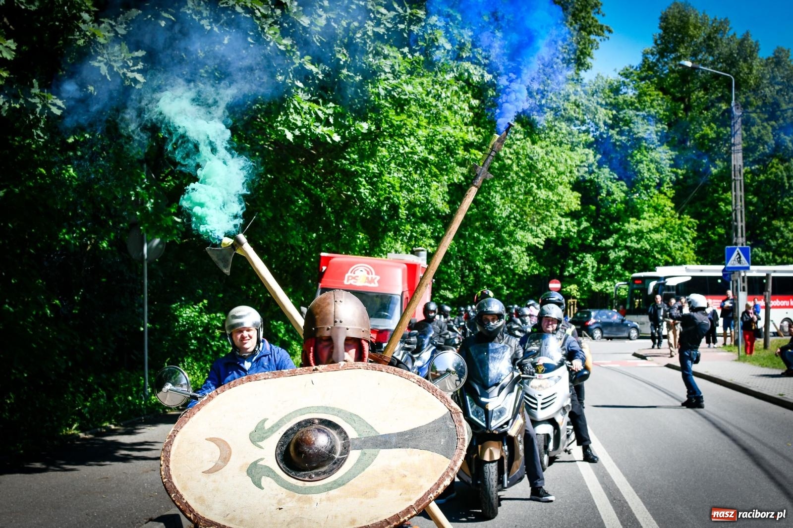 Zdjęcie w galerii na portalu naszraciborz.pl: II Spotkanie Motocyklowe w Raciborskim Grodzie – parada za nami, trwa piknik wiadomości z regionu