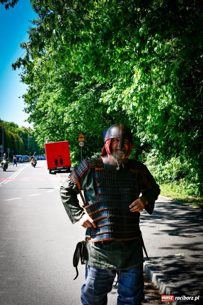 Zdjęcie w galerii na portalu naszraciborz.pl: II Spotkanie Motocyklowe w Raciborskim Grodzie – parada za nami, trwa piknik wiadomości z regionu