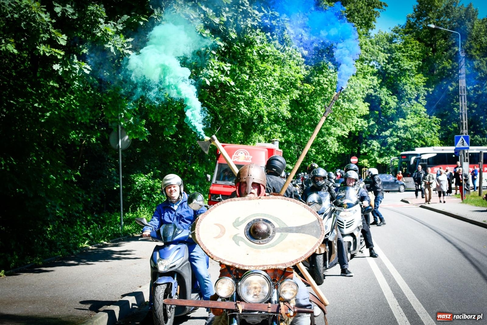 Zdjęcie w galerii na portalu naszraciborz.pl: II Spotkanie Motocyklowe w Raciborskim Grodzie – parada za nami, trwa piknik wiadomości z regionu