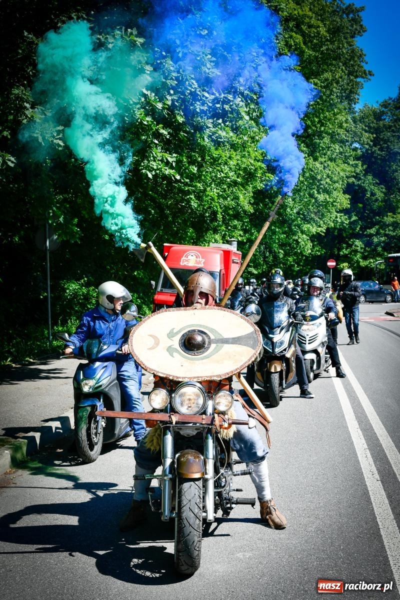 Zdjęcie w galerii na portalu naszraciborz.pl: II Spotkanie Motocyklowe w Raciborskim Grodzie – parada za nami, trwa piknik wiadomości z regionu