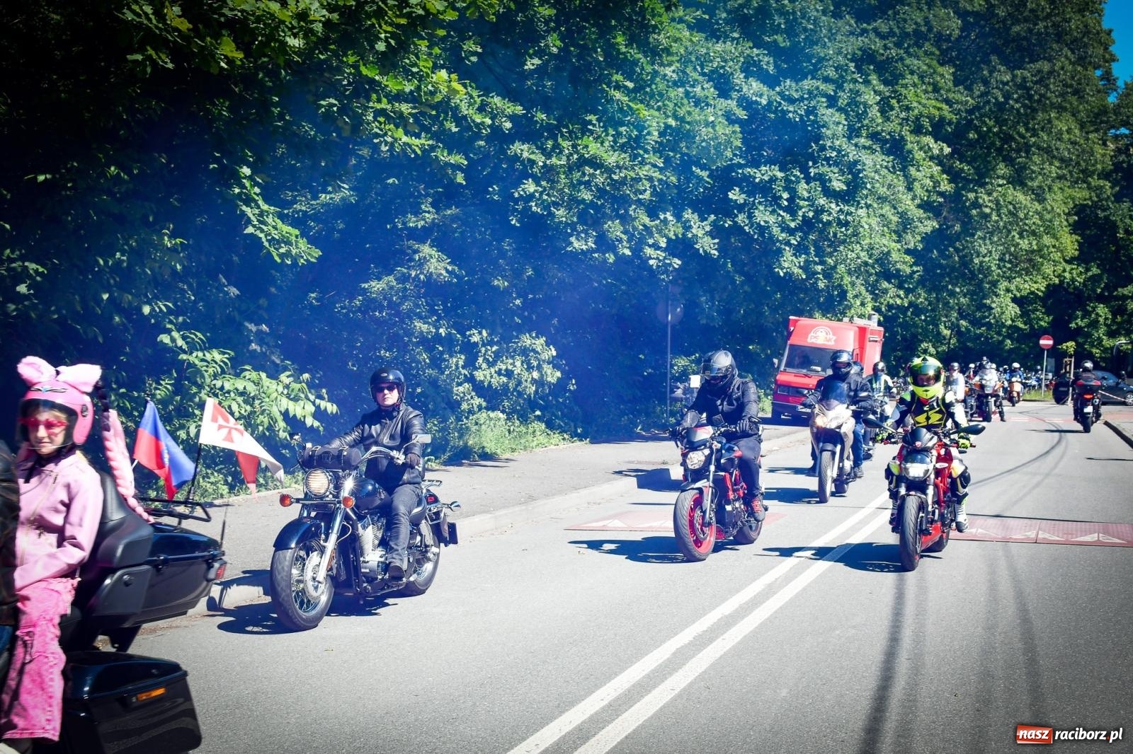 Zdjęcie w galerii na portalu naszraciborz.pl: II Spotkanie Motocyklowe w Raciborskim Grodzie – parada za nami, trwa piknik wiadomości z regionu