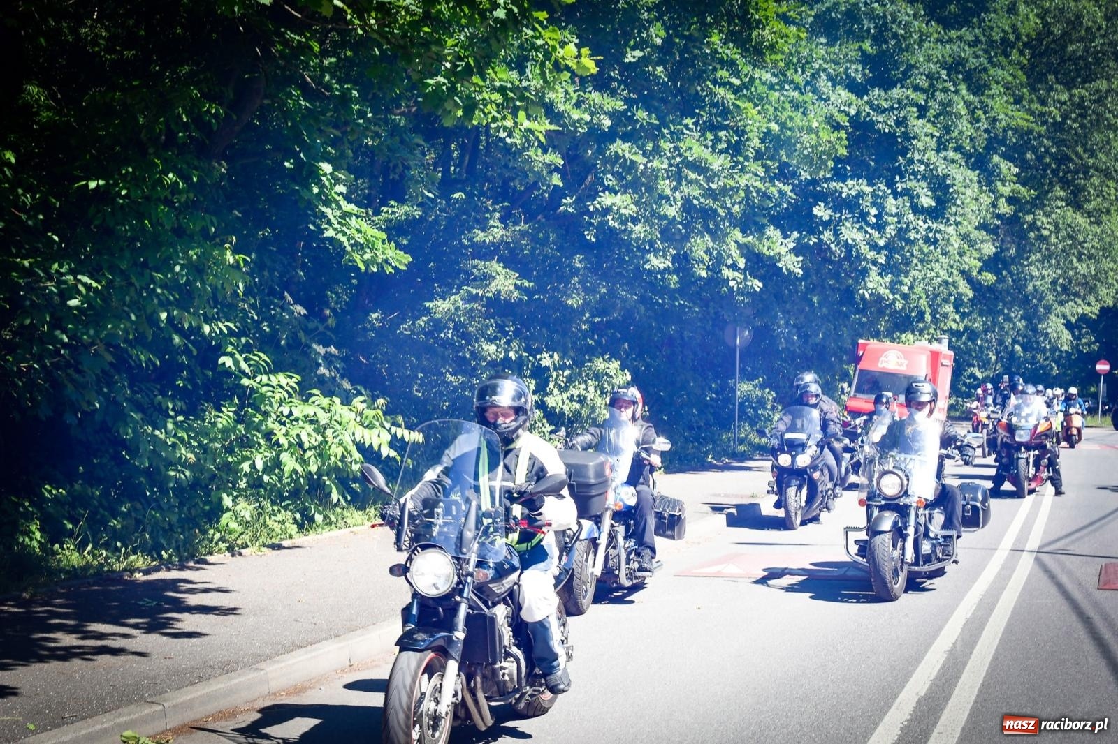 Zdjęcie w galerii na portalu naszraciborz.pl: II Spotkanie Motocyklowe w Raciborskim Grodzie – parada za nami, trwa piknik wiadomości z regionu