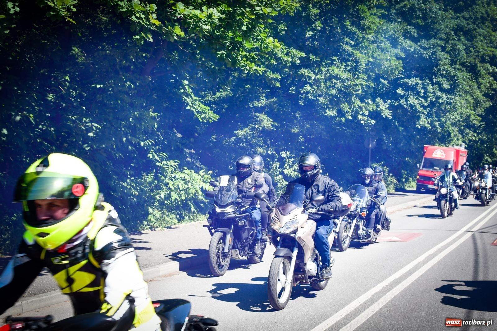 Zdjęcie w galerii na portalu naszraciborz.pl: II Spotkanie Motocyklowe w Raciborskim Grodzie – parada za nami, trwa piknik wiadomości z regionu