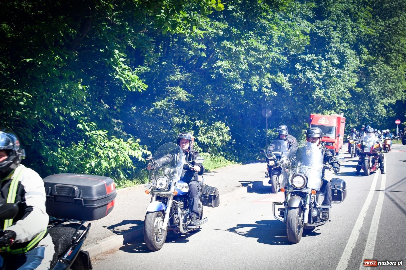 Zdjęcie w galerii na portalu naszraciborz.pl: II Spotkanie Motocyklowe w Raciborskim Grodzie – parada za nami, trwa piknik wiadomości z regionu