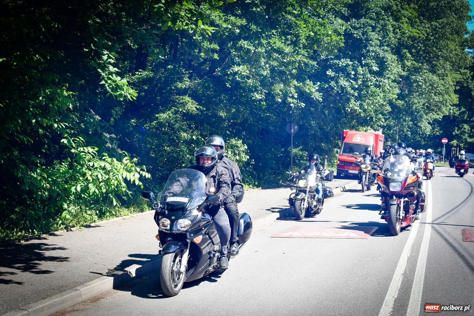 Zdjęcie w galerii na portalu naszraciborz.pl: II Spotkanie Motocyklowe w Raciborskim Grodzie – parada za nami, trwa piknik wiadomości z regionu