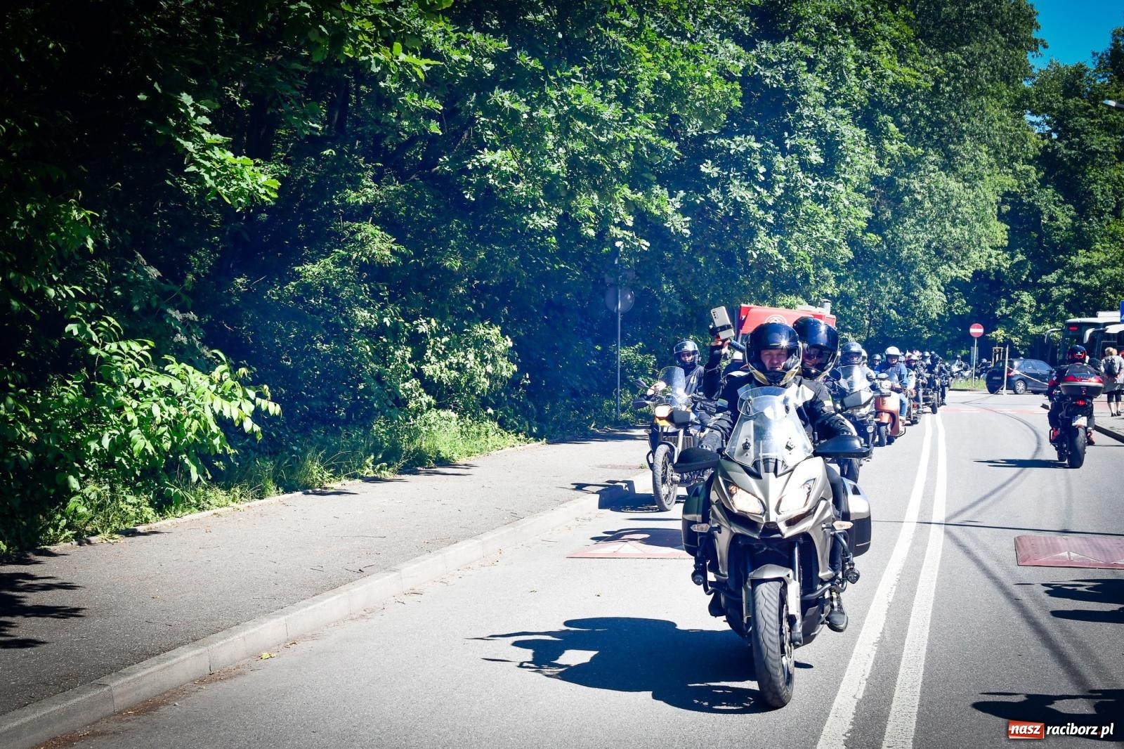 Zdjęcie w galerii na portalu naszraciborz.pl: II Spotkanie Motocyklowe w Raciborskim Grodzie – parada za nami, trwa piknik wiadomości z regionu
