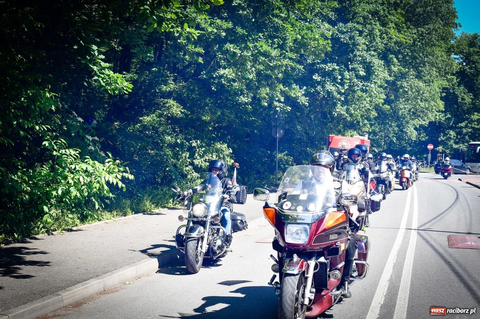 Zdjęcie w galerii na portalu naszraciborz.pl: II Spotkanie Motocyklowe w Raciborskim Grodzie – parada za nami, trwa piknik wiadomości z regionu