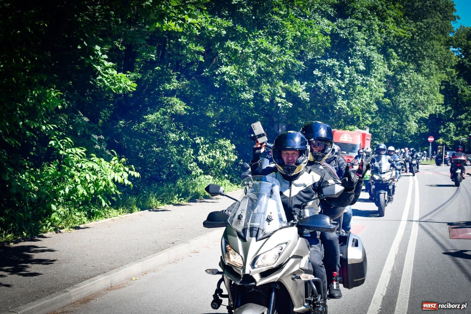 Zdjęcie w galerii na portalu naszraciborz.pl: II Spotkanie Motocyklowe w Raciborskim Grodzie – parada za nami, trwa piknik wiadomości z regionu