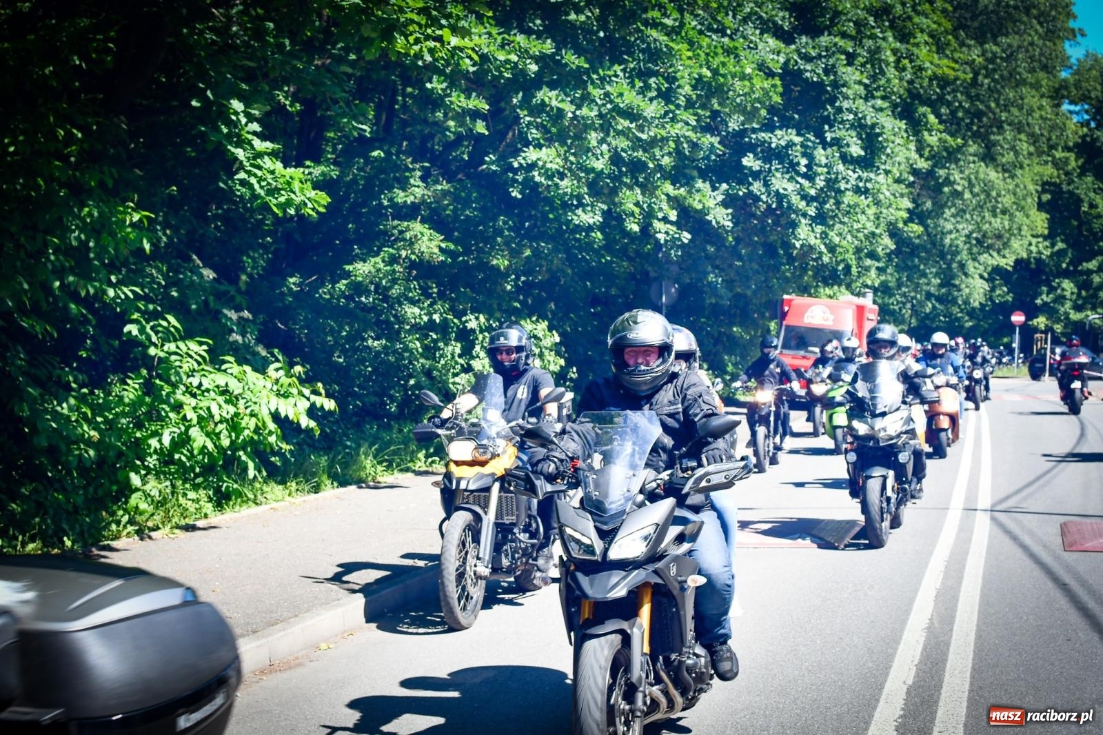 Zdjęcie w galerii na portalu naszraciborz.pl: II Spotkanie Motocyklowe w Raciborskim Grodzie – parada za nami, trwa piknik wiadomości z regionu