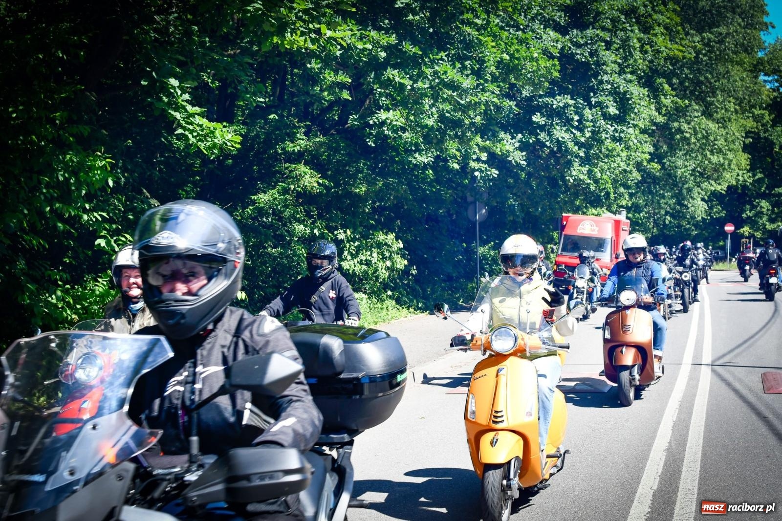Zdjęcie w galerii na portalu naszraciborz.pl: II Spotkanie Motocyklowe w Raciborskim Grodzie – parada za nami, trwa piknik wiadomości z regionu