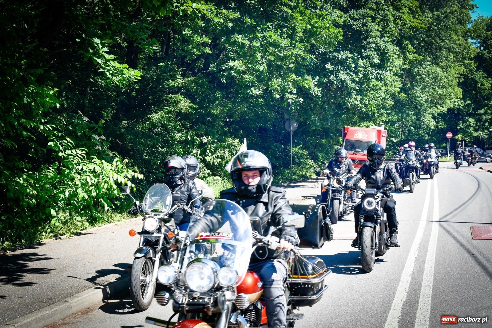 Zdjęcie w galerii na portalu naszraciborz.pl: II Spotkanie Motocyklowe w Raciborskim Grodzie – parada za nami, trwa piknik wiadomości z regionu