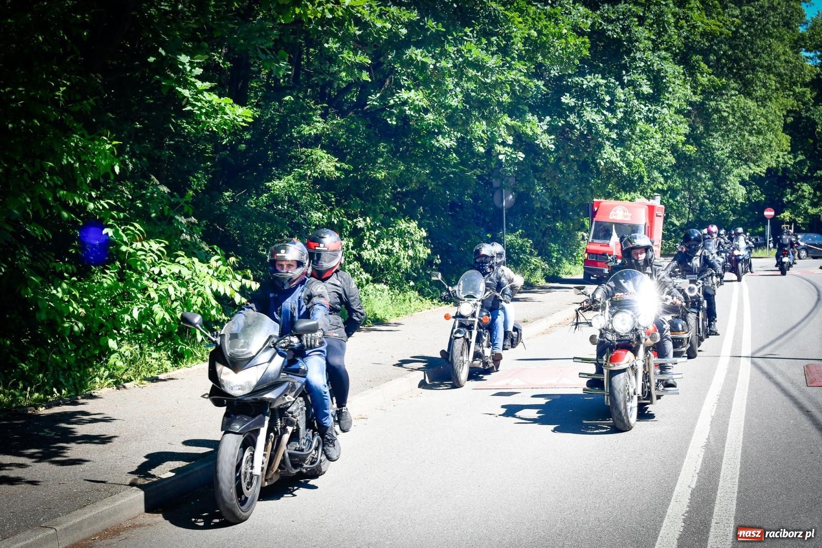Zdjęcie w galerii na portalu naszraciborz.pl: II Spotkanie Motocyklowe w Raciborskim Grodzie – parada za nami, trwa piknik wiadomości z regionu