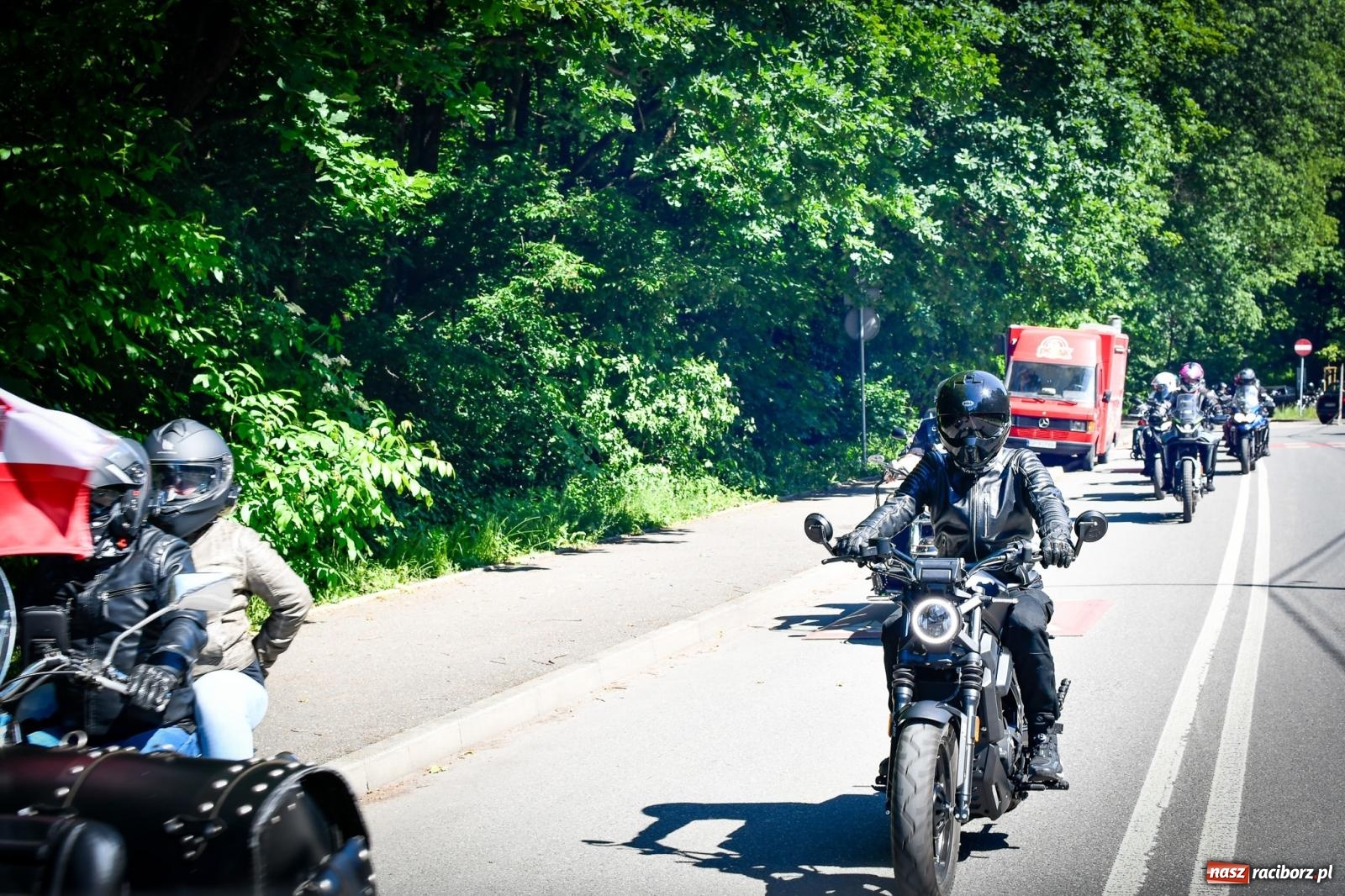 Zdjęcie w galerii na portalu naszraciborz.pl: II Spotkanie Motocyklowe w Raciborskim Grodzie – parada za nami, trwa piknik wiadomości z regionu