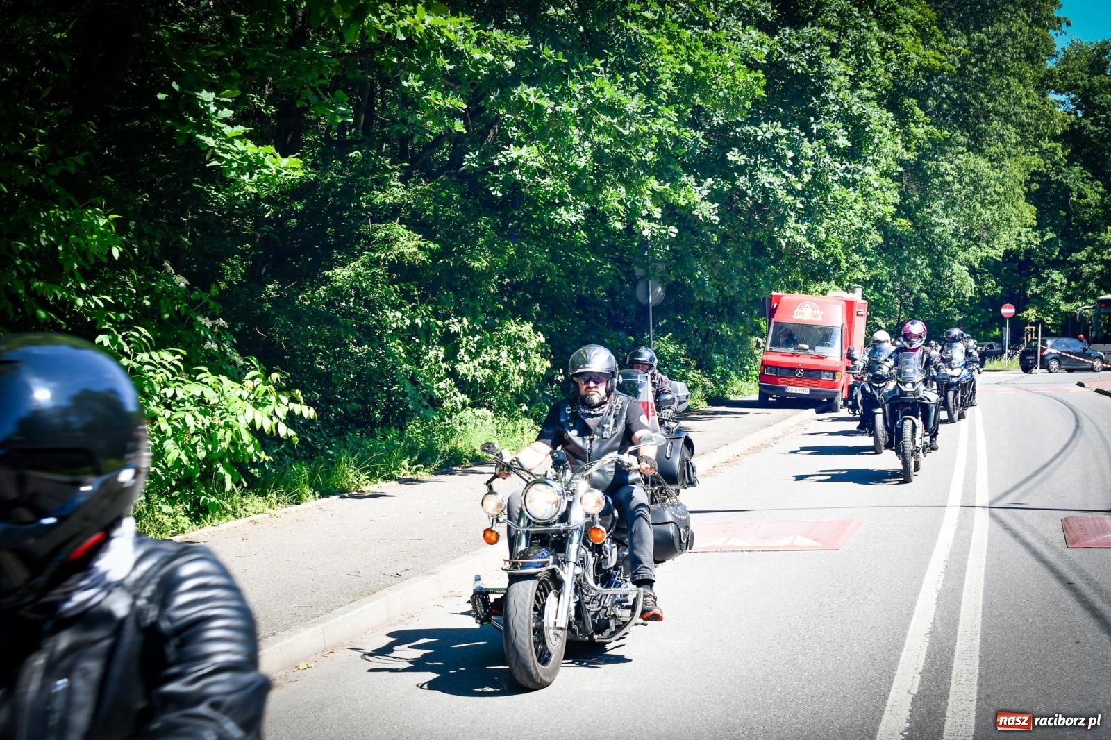 Zdjęcie w galerii na portalu naszraciborz.pl: II Spotkanie Motocyklowe w Raciborskim Grodzie – parada za nami, trwa piknik wiadomości z regionu