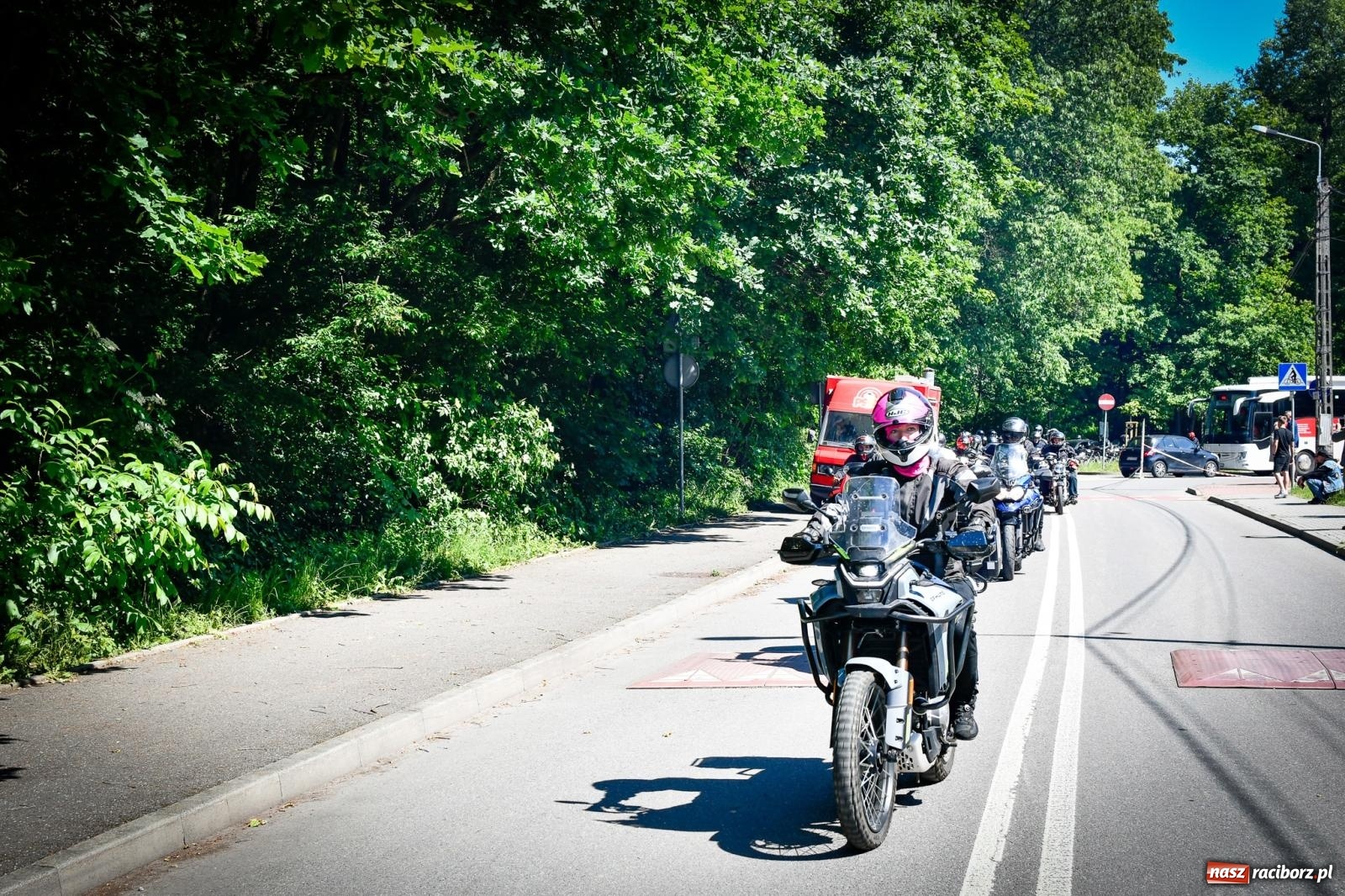 Zdjęcie w galerii na portalu naszraciborz.pl: II Spotkanie Motocyklowe w Raciborskim Grodzie – parada za nami, trwa piknik wiadomości z regionu