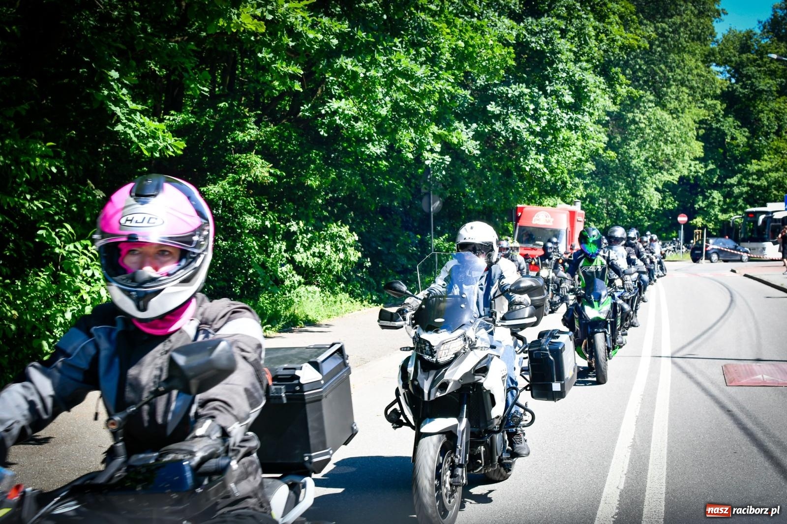 Zdjęcie w galerii na portalu naszraciborz.pl: II Spotkanie Motocyklowe w Raciborskim Grodzie – parada za nami, trwa piknik wiadomości z regionu
