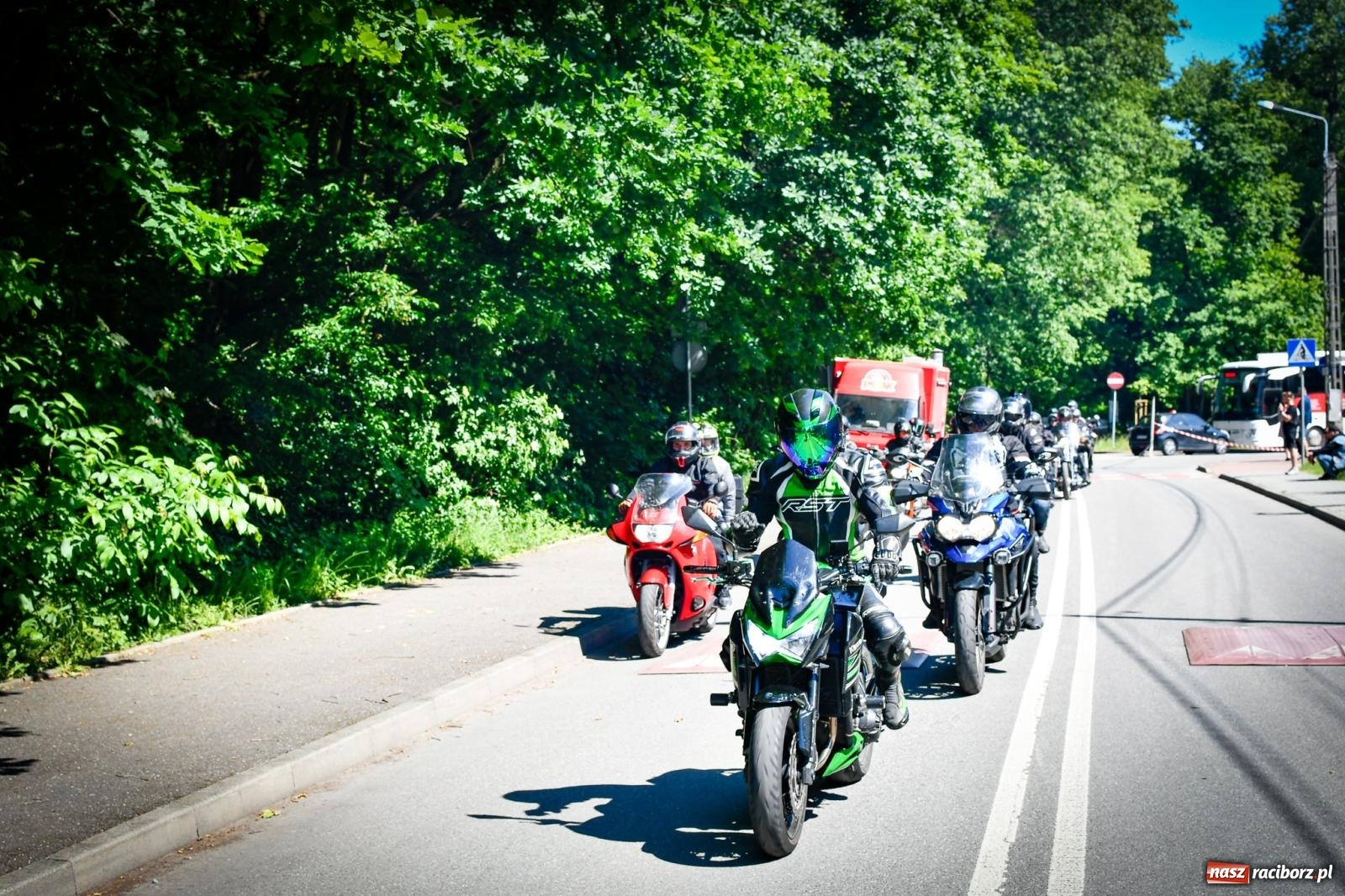 Zdjęcie w galerii na portalu naszraciborz.pl: II Spotkanie Motocyklowe w Raciborskim Grodzie – parada za nami, trwa piknik wiadomości z regionu