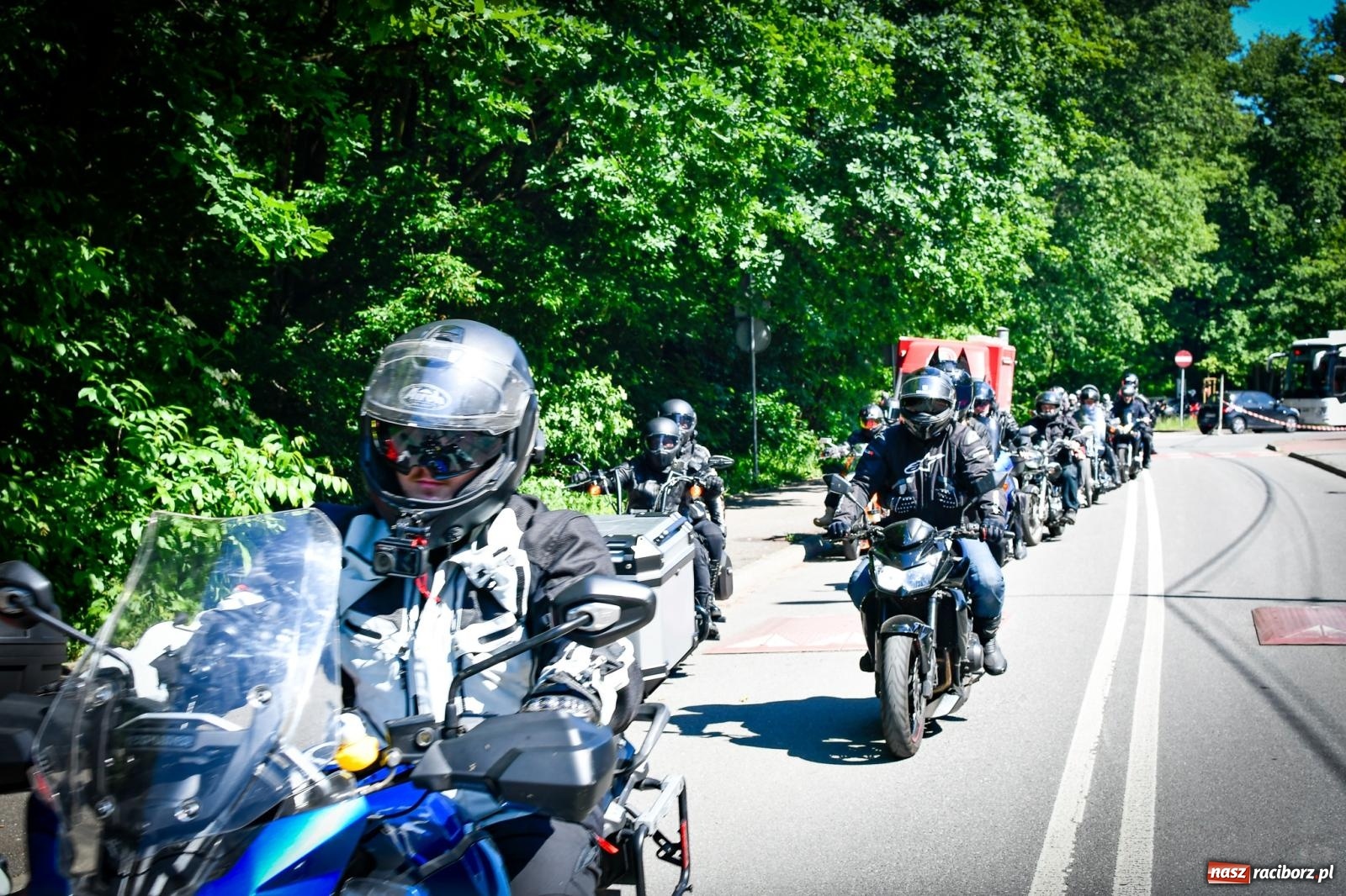 Zdjęcie w galerii na portalu naszraciborz.pl: II Spotkanie Motocyklowe w Raciborskim Grodzie – parada za nami, trwa piknik wiadomości z regionu
