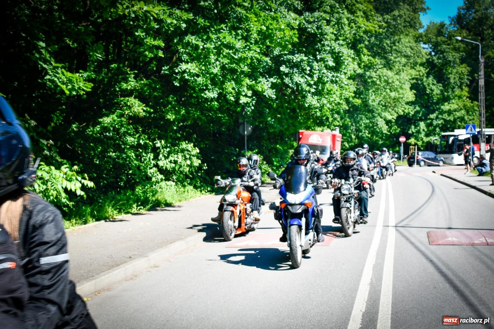 Zdjęcie w galerii na portalu naszraciborz.pl: II Spotkanie Motocyklowe w Raciborskim Grodzie – parada za nami, trwa piknik wiadomości z regionu