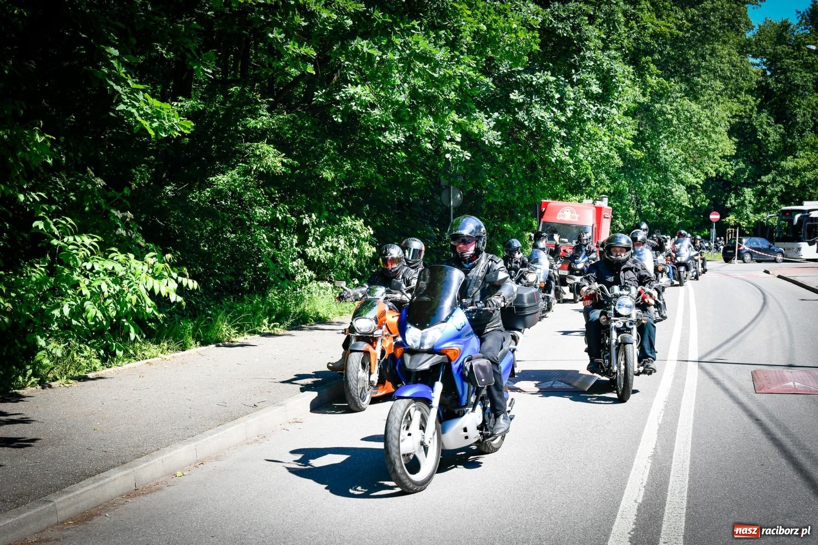 Zdjęcie w galerii na portalu naszraciborz.pl: II Spotkanie Motocyklowe w Raciborskim Grodzie – parada za nami, trwa piknik wiadomości z regionu