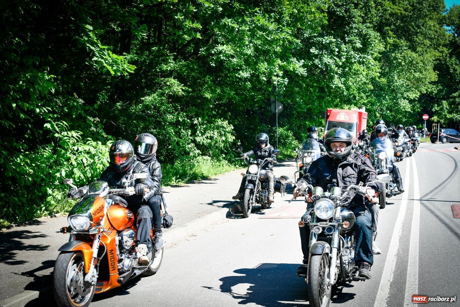 Zdjęcie w galerii na portalu naszraciborz.pl: II Spotkanie Motocyklowe w Raciborskim Grodzie – parada za nami, trwa piknik wiadomości z regionu