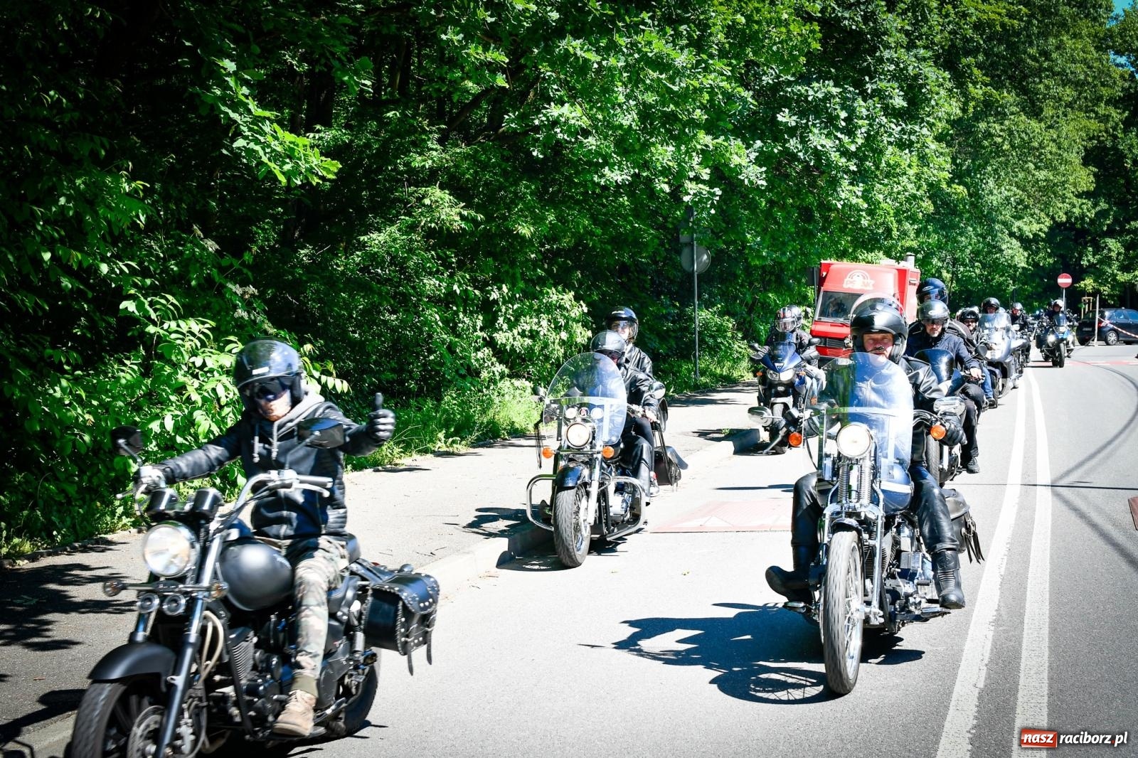 Zdjęcie w galerii na portalu naszraciborz.pl: II Spotkanie Motocyklowe w Raciborskim Grodzie – parada za nami, trwa piknik wiadomości z regionu