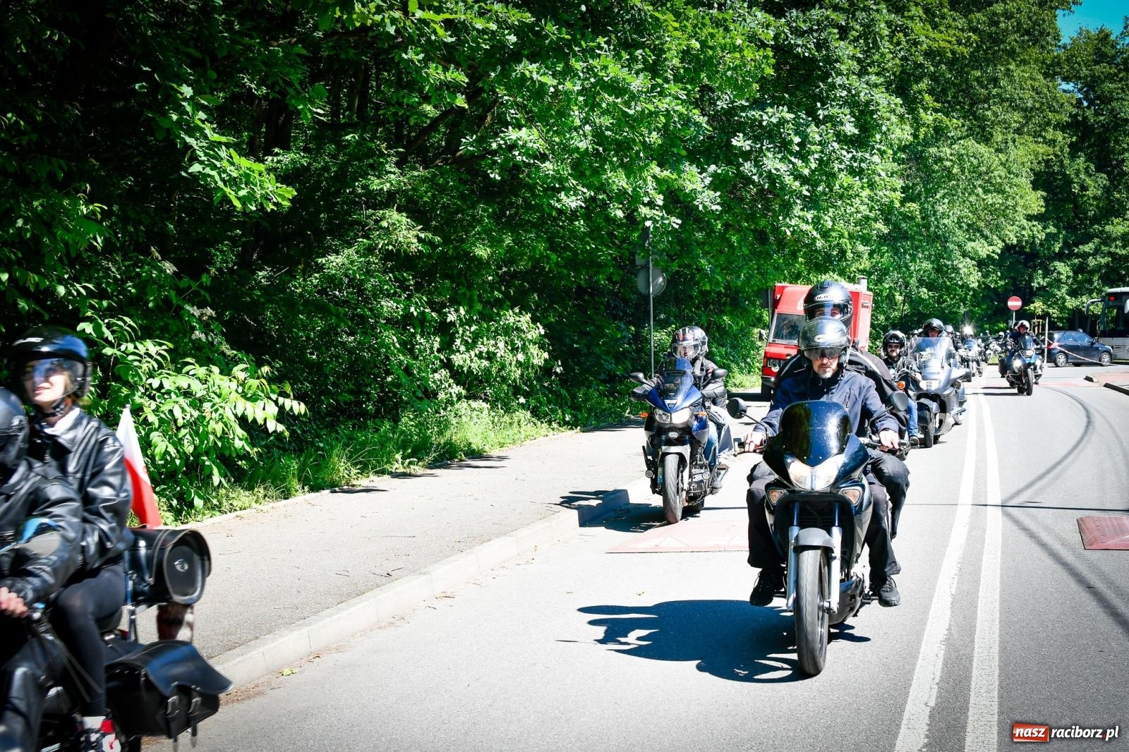 Zdjęcie w galerii na portalu naszraciborz.pl: II Spotkanie Motocyklowe w Raciborskim Grodzie – parada za nami, trwa piknik wiadomości z regionu
