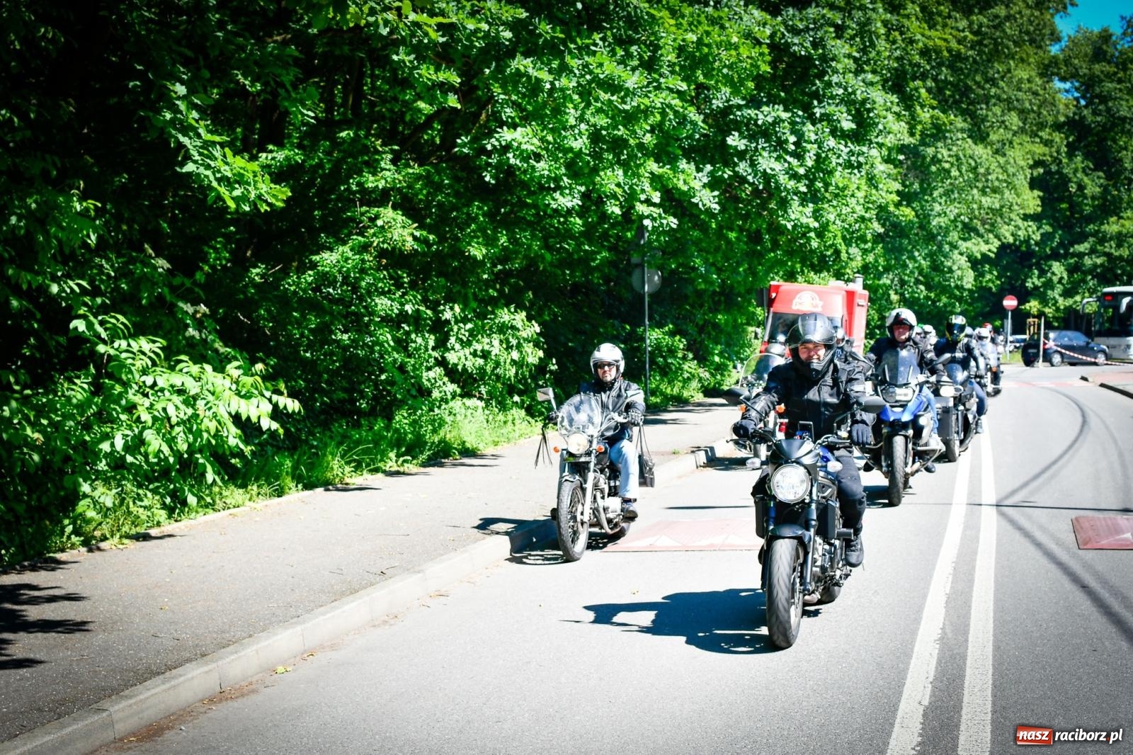 Zdjęcie w galerii na portalu naszraciborz.pl: II Spotkanie Motocyklowe w Raciborskim Grodzie – parada za nami, trwa piknik wiadomości z regionu