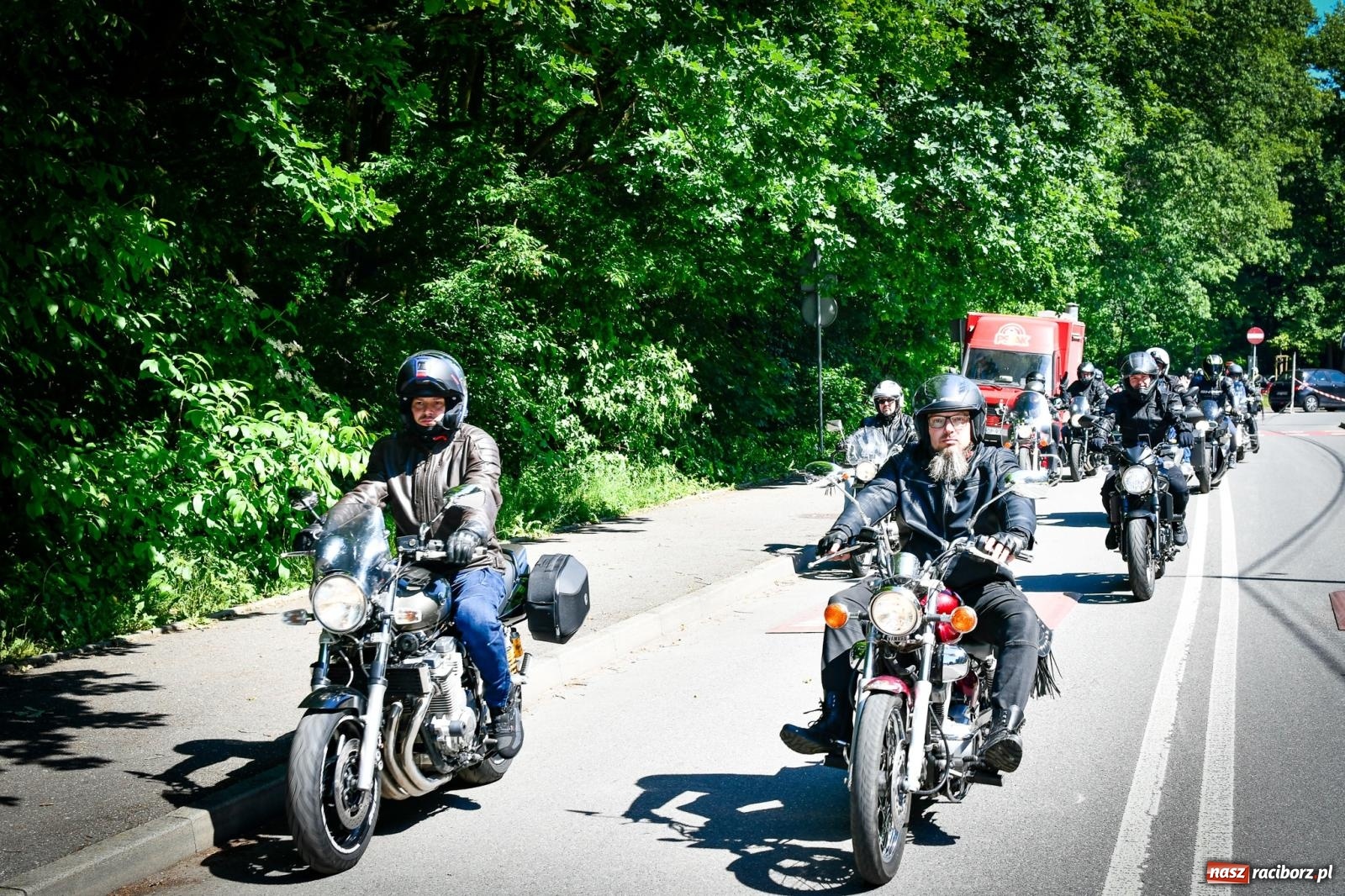 Zdjęcie w galerii na portalu naszraciborz.pl: II Spotkanie Motocyklowe w Raciborskim Grodzie – parada za nami, trwa piknik wiadomości z regionu