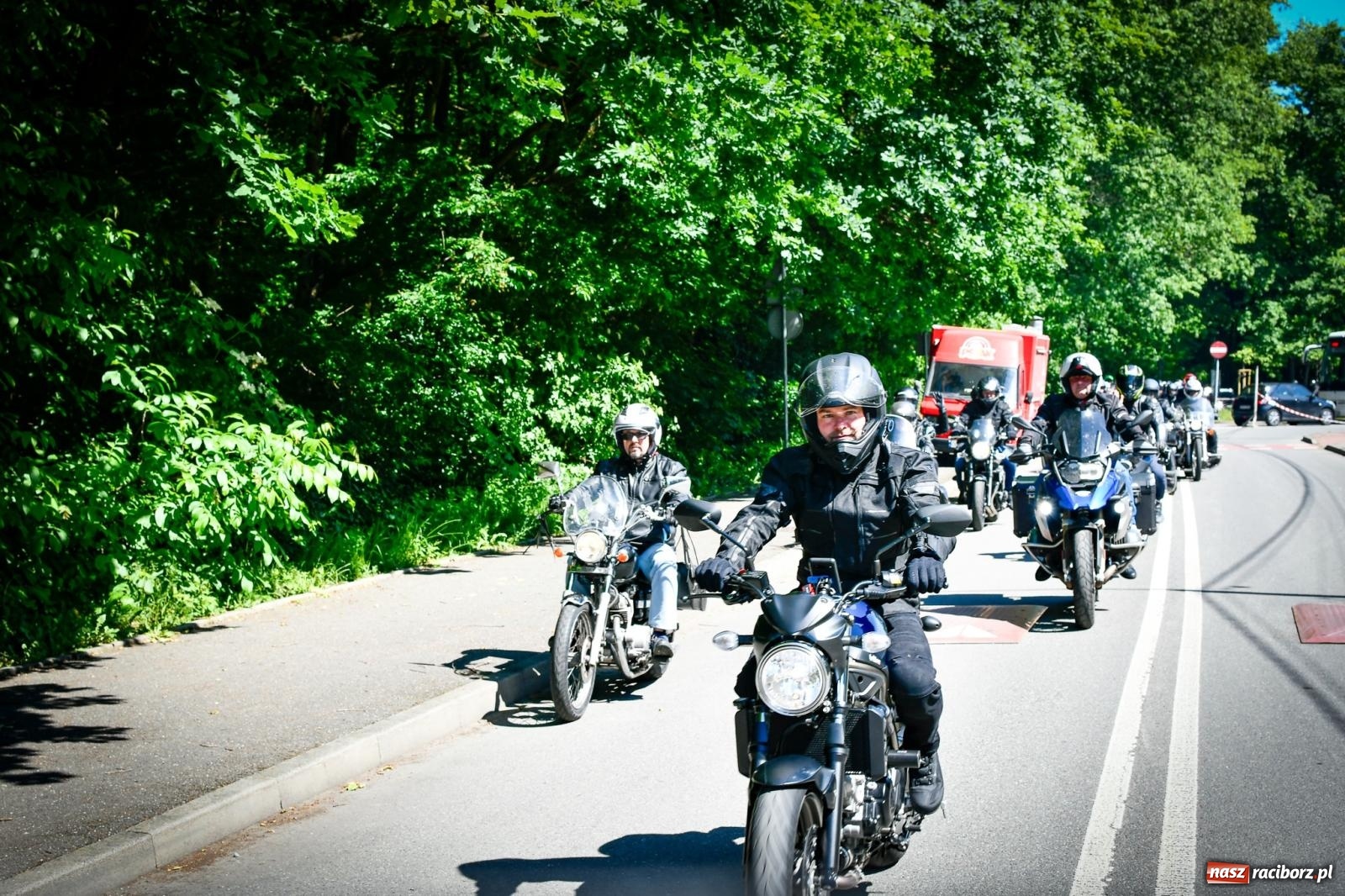 Zdjęcie w galerii na portalu naszraciborz.pl: II Spotkanie Motocyklowe w Raciborskim Grodzie – parada za nami, trwa piknik wiadomości z regionu