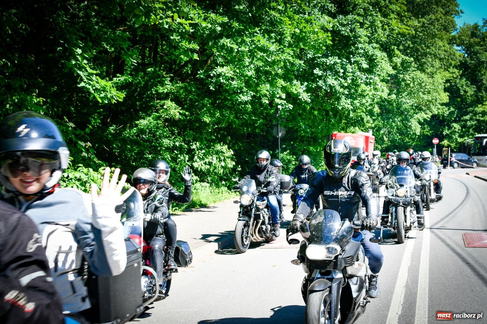 Zdjęcie w galerii na portalu naszraciborz.pl: II Spotkanie Motocyklowe w Raciborskim Grodzie – parada za nami, trwa piknik wiadomości z regionu