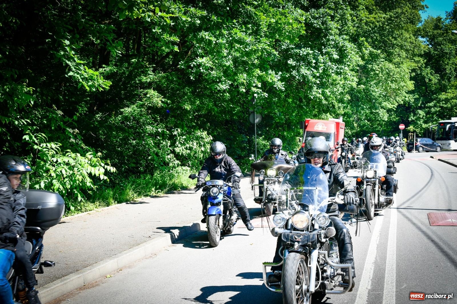 Zdjęcie w galerii na portalu naszraciborz.pl: II Spotkanie Motocyklowe w Raciborskim Grodzie – parada za nami, trwa piknik wiadomości z regionu