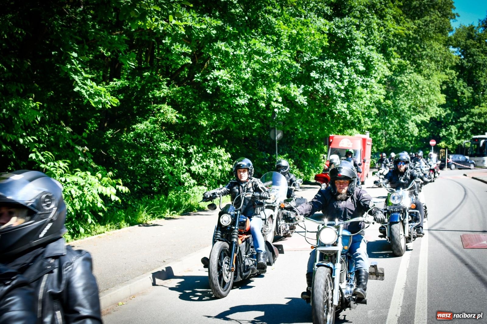 Zdjęcie w galerii na portalu naszraciborz.pl: II Spotkanie Motocyklowe w Raciborskim Grodzie – parada za nami, trwa piknik wiadomości z regionu